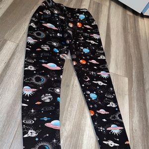SPACE PRINT GRAPHIC COZY LEGGINGS